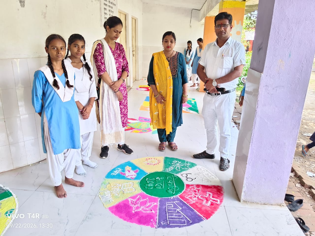 महात्मा गौतम बुद्ध विद्यालय में रंगोली प्रतियोगिता आयोजित
